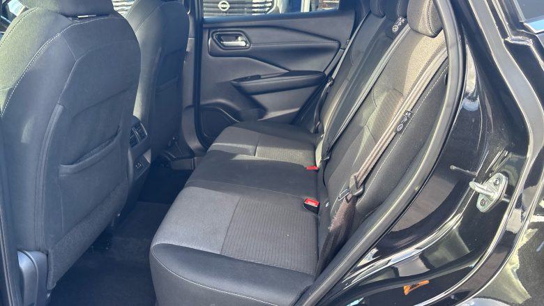 Nissan Qashqai 1.3 DiG-T MH N-Connecta 5dr Petrol Hatchback